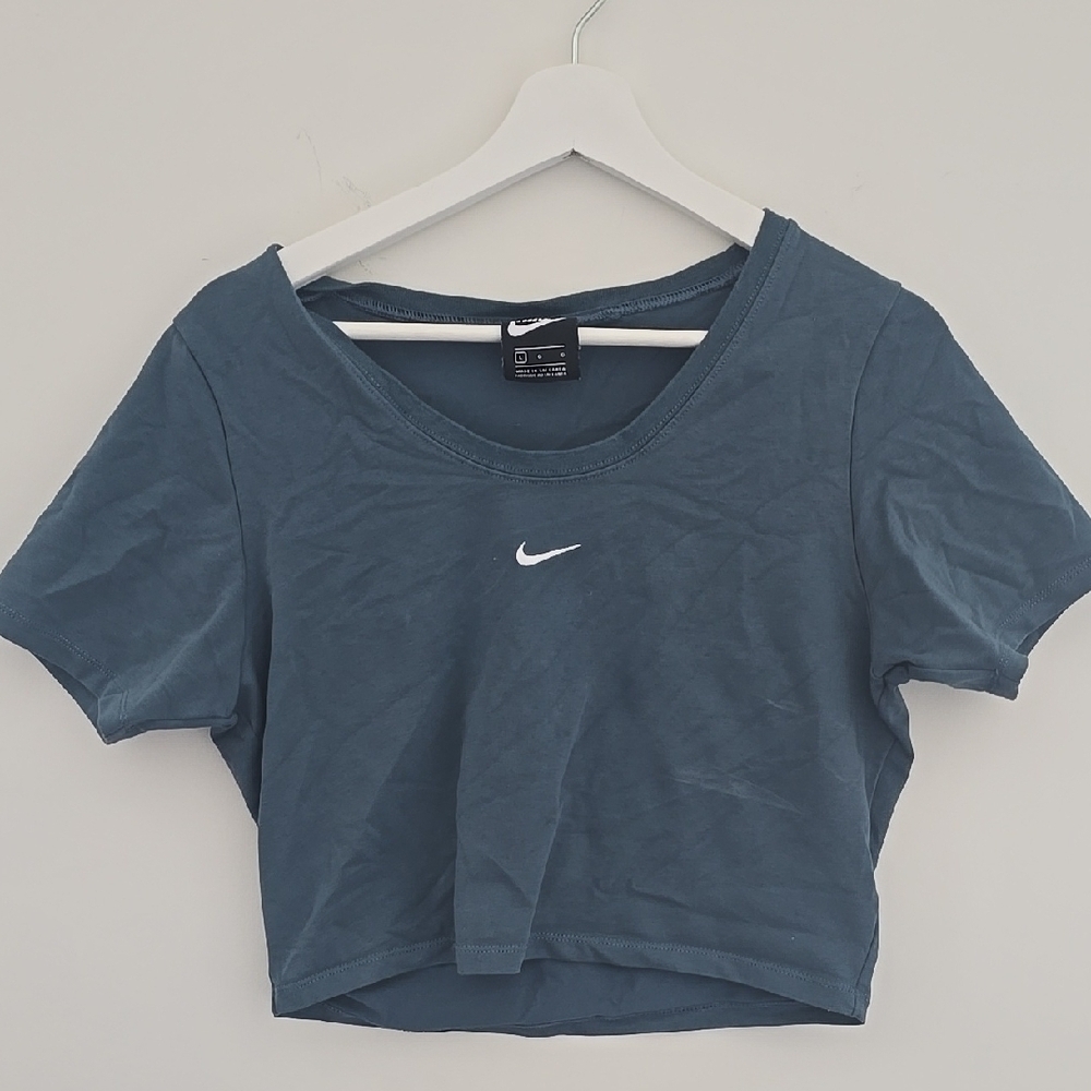 Nike Women's Sportswear Essential Slim-Fit Cropped T-Shirt